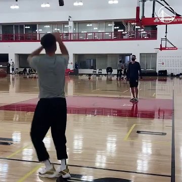 Stephen Curry enchaîne les 3 points sans en rater un