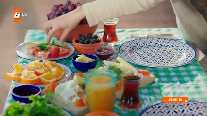 Miran, Reyyan'ı elleriyle besliyor! - Hercai 53. Bölüm