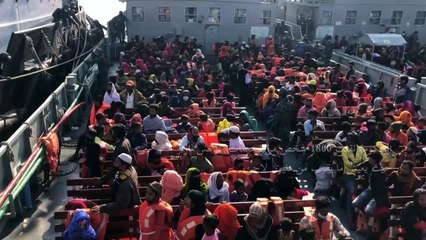 بنغلادش تنقل أكبر مجموعة من الروهينغا إلى جزيرة معزولة