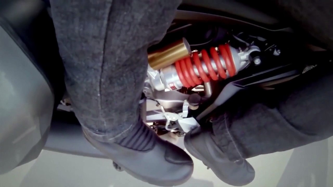 aprilia video officielles du groupe piaggio.BY ESCAFLONE89