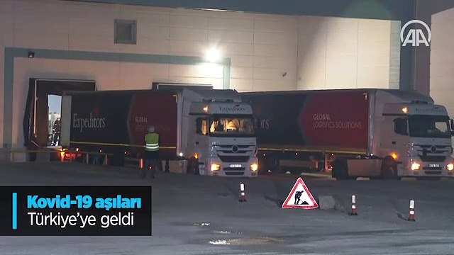 Çin'den sipariş edilen yeni tip koronavirüs (Kovid-19) aşısının ilk partisini taşıyan uçak, Ankara Esenboğa Havalimanı'na iniş yaptı.