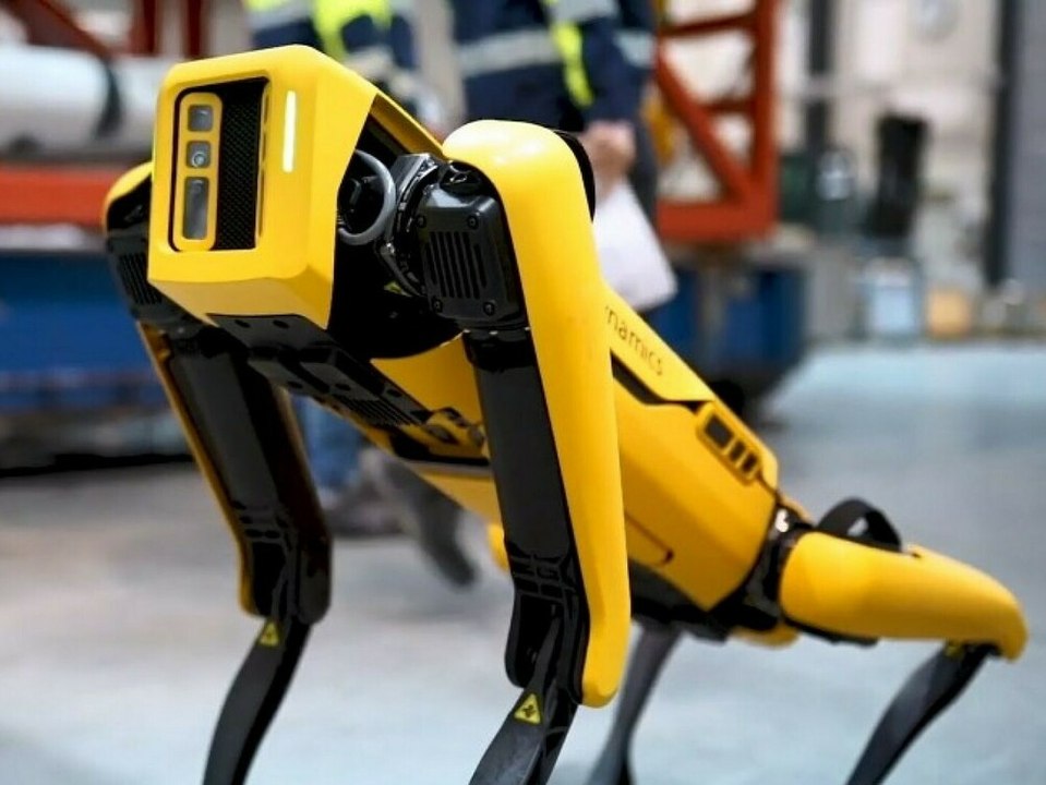 Irrer neujahrsgruß: hier tanzen die roboter!