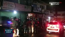 Lewat Batas Jam Malam, Polisi Bubarkan Warga Berkerumun
