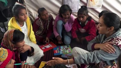Indian farm protesters set up school for slum children