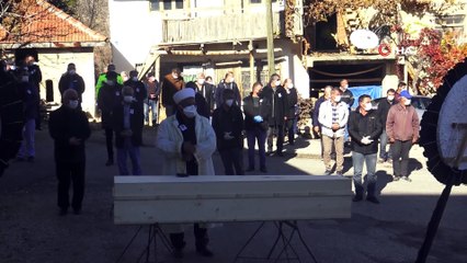 - Korona virüse yenik düşen 48 yaşındaki trafik polisi toprağa verildi