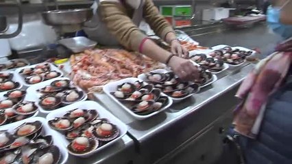 Mercados a reventar para elegir el menú de Nochevieja