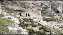 - Tunceli’de kayalıklarda mahsur kalan keçileri AFAD ekipleri kurtardı