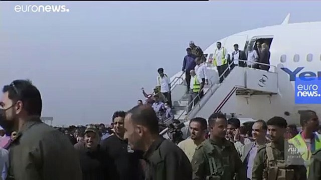 Yemen'de yeni kabine üyelerinin indiği havalimanında eş zamanlı 3 patlama: Ölü ve yaralılar var