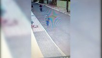 De motocicleta ladrão furta bolsa de pedestre no Bairro Parque Verde; veja o vídeo