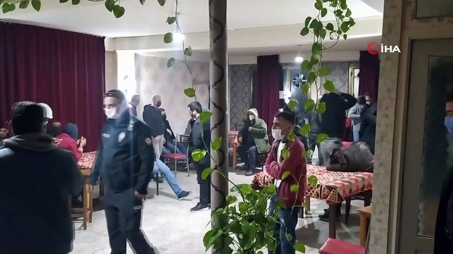 Koronavirüs tedbirlerini hiçe sayıp kumar oynatan iki kafeye baskın
