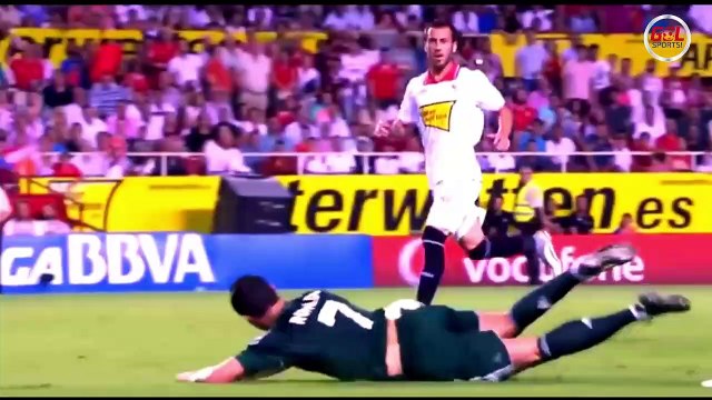 Players Hunting on Lionel Messi, Cristiano Ronaldo ● Horror Fouls & Tackles |HD