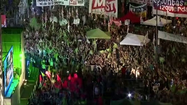 Bolsonaro critica legalização do aborto na Argentina