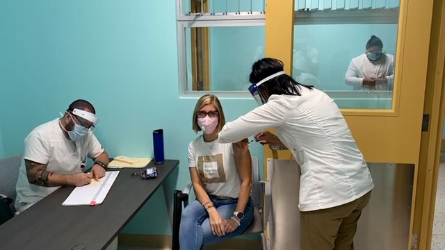 ext-vacunas-contra-covid-centros-medicos-301220