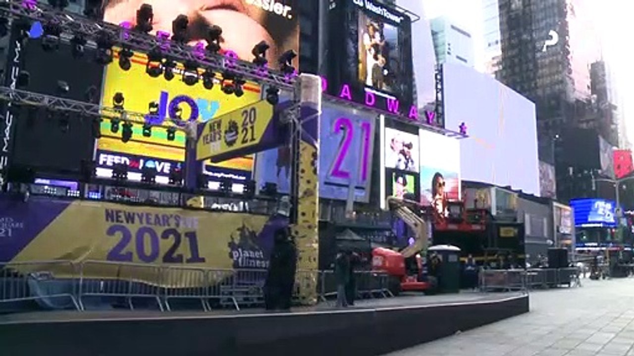Crew prepares for New Year's Eve performances a...