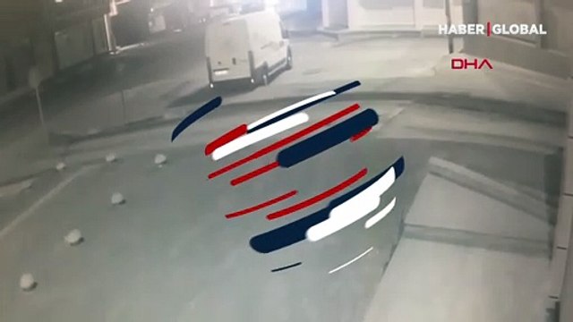 Kuryenin takla attığı kaza kamerada