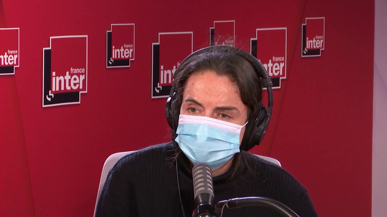 Dans ses 29 romans, il y a systématiquement une référence à ce vin pétillant : "Il y a quelque chose quand on est en présence du champagne qu'on n'éprouve qu'avec le champagne", raconte Amélie Nothomb, romancière