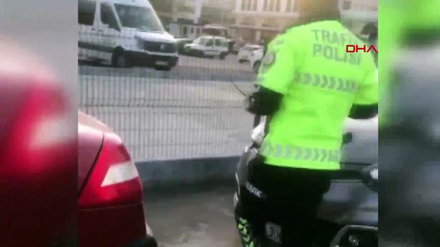 Aracı çekilen kadın sürücü polise hakaret yağdırdı