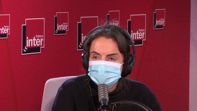 Amélie Nothomb : Enormément de jeunes, d'adolescents m'écrivent pour savoir quoi lire et j'adore faire avec eux cette posologie.