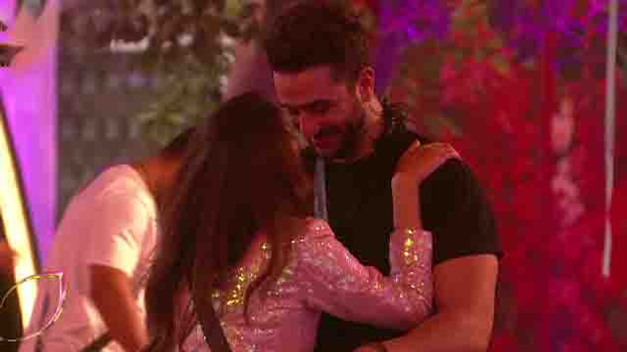 Bigg Boss 14 Promo; Jasmin Bhasin purposes to Aly Goni for marriage ?|FilmiBeat