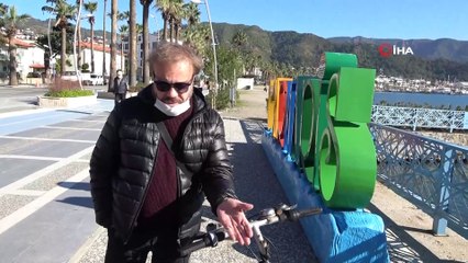 Ünlü sanatçı Atilla Atasoy: 'Bu yıl evimizde olalım, sağlıklı kalalım'