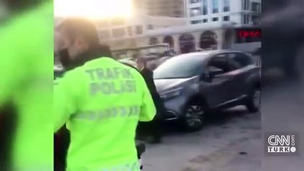 Aracı çekildi diye ortalığı birbirine kattı | Video