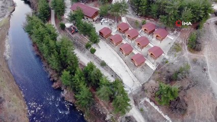 Şehrin kalabalığından bıkanlar ormanların içindeki bu evlere koşuyor