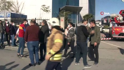 Büyükçekmece’de korkutan iş yeri yangını: 1 yaralı