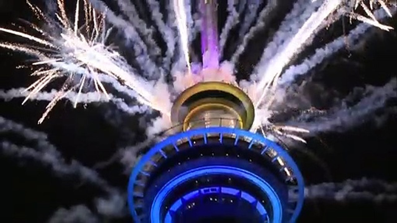 Neuseeland feiert neujahr mit großem feuerwerk