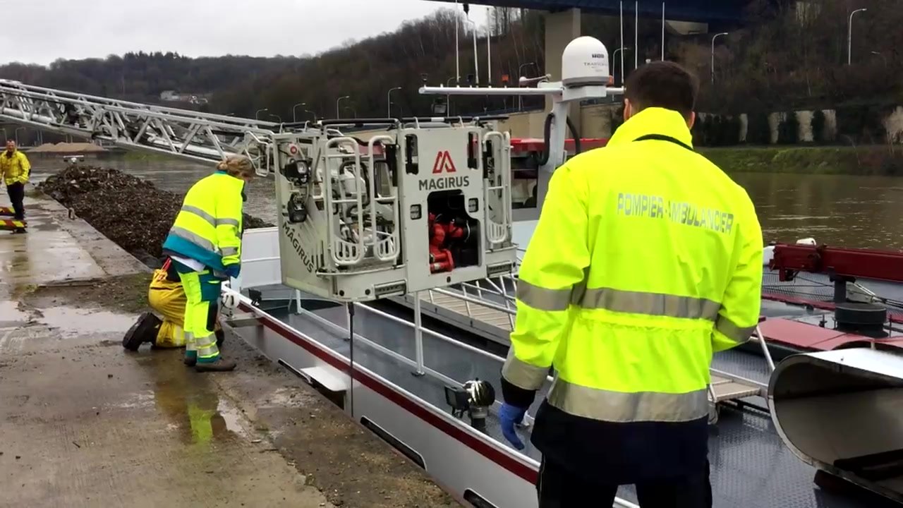 Évacuation par le Grimp d'une batelière blessée, à Beez ( Namur )