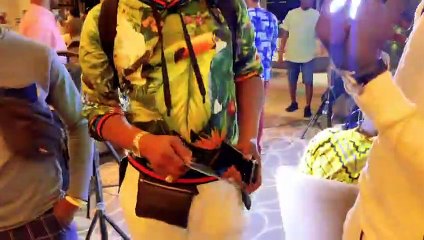 Ngaaka Blindé en Guinée pour un concert au Noom Hotel pour feter le nouvel an en compagnie de Koffi Olomidé