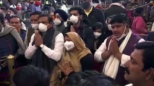 प्रदेश के नगरीय विकास एवं आवास मंत्री भूपेंद्र सिंह भी बाबा के दर परिवार संग शीश झुकाने पॅहुचे