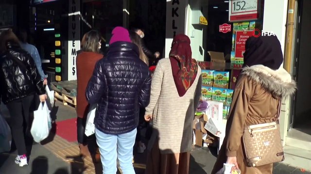 Yılbaşına Saatler Kala Kuruyemişçilerde Yoğunluk