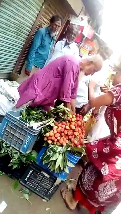 দেখুন হিজরা গুলায় কি করে | Common gender dance | Vumika News