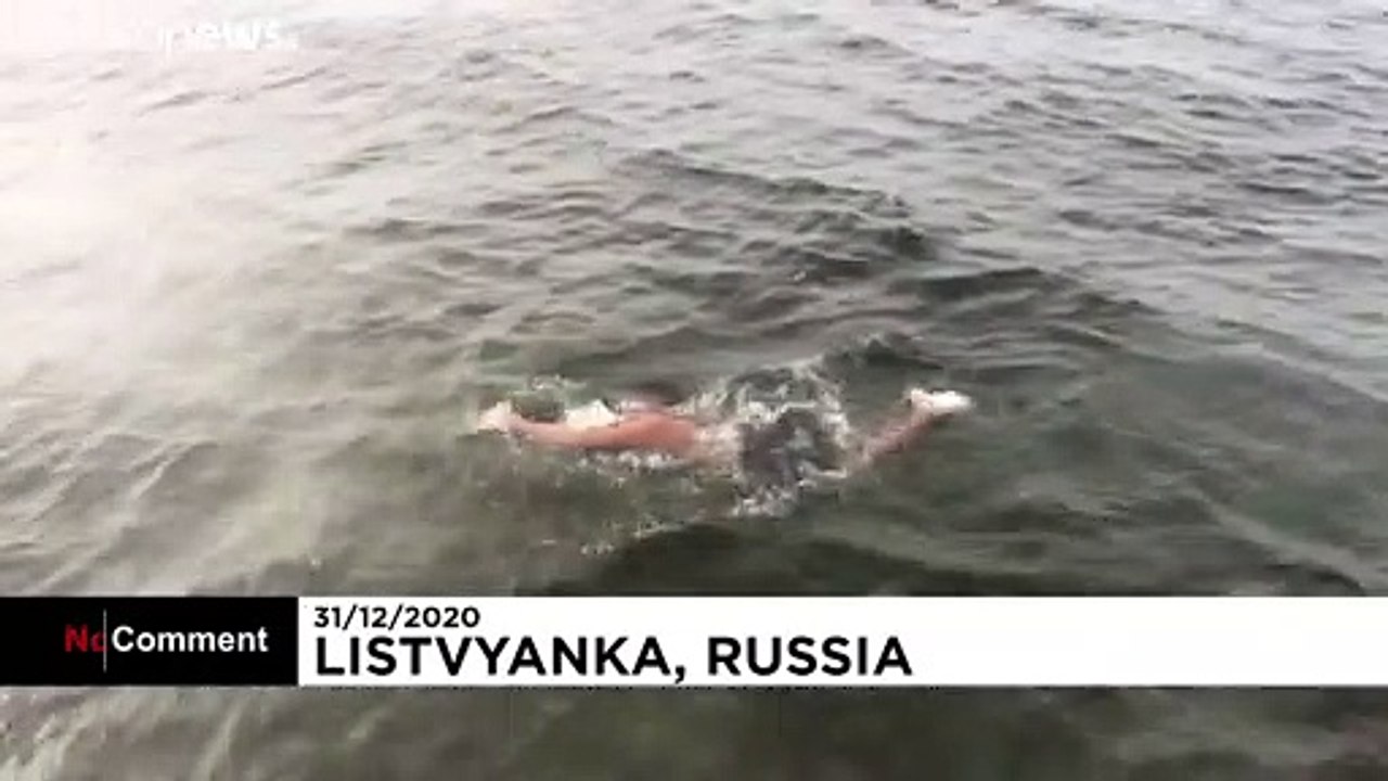 Eiskalte Silvestertradition: Schwimmen im Baikalsee