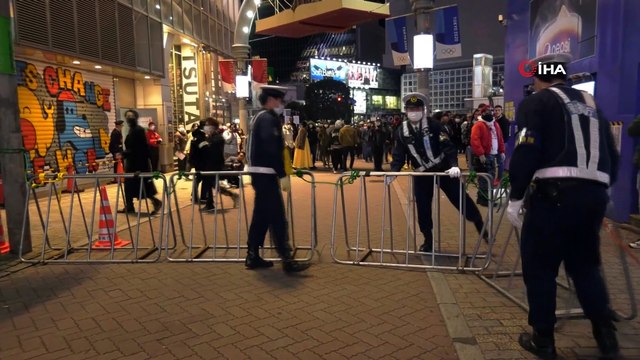 - Japonya yeni yıla 'merhaba' dedi- Her yıl dolup taşan simgesel meydanda sakin yılbaşı