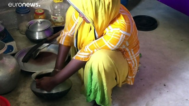 Власти Бангладеш переселили мусульман-рохинджа на далекий остров