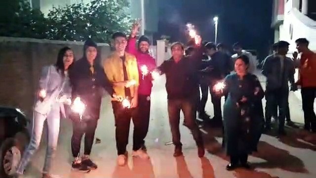 जश्न पर सरकार की सख्ती,सडक़ें रहीं सूनी, घरों में परिवार साथ किया नए साल का स्वागत