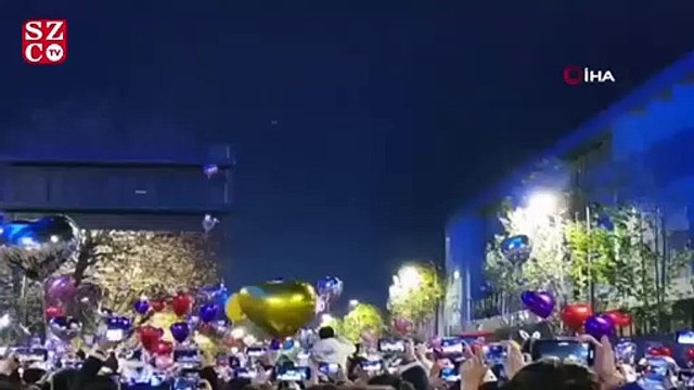 Covid-19'un ilk ortaya çıktığı Wuhan'da halk yılbaşında kent merkezini doldurdu