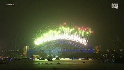 هكذا استقبلت أستراليا عام 2021: الخوف من كورونا قيد الاحتفالات