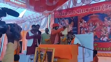 अयोध्या हनुमानगढ़ी के संत ने कथावाचक का किया स्वागत