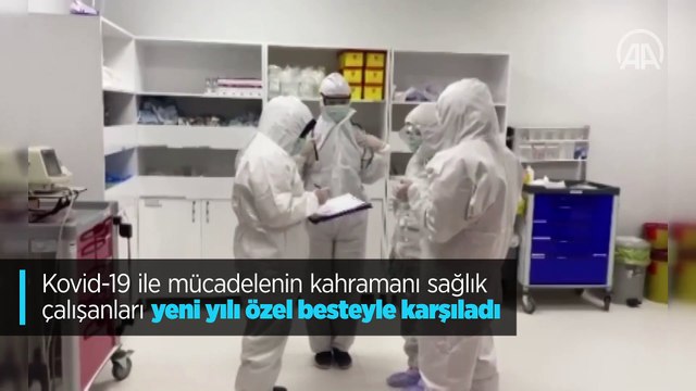 Kovid-19 ile mücadelenin kahramanı sağlık çalışanları yeni yılı özel besteyle karşıladı