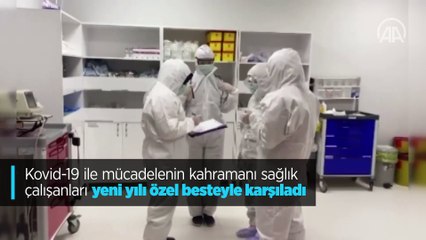 Kovid-19 ile mücadelenin kahramanı sağlık çalışanları yeni yılı özel besteyle karşıladı