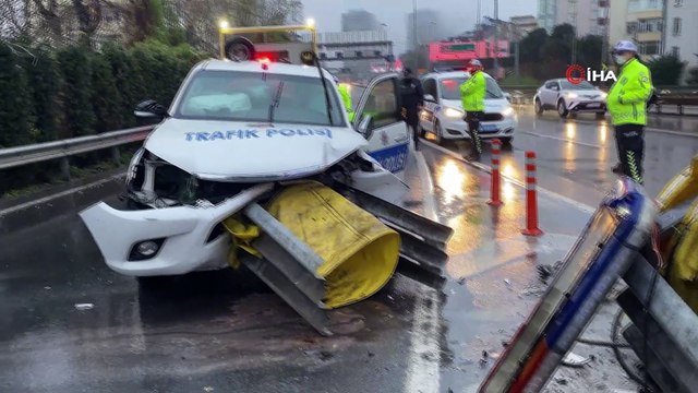 Polis aracı bariyerlere ok gibi saplandı: 2 yaralı