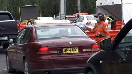 Victorians race to get home before border shuts with NSW