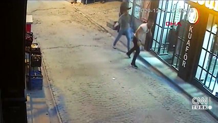 Sokak ortasında bıçaklı kavga | Video