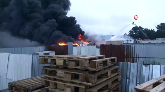 Tuzla'da fabrika bahçesinde korkutan yangın
