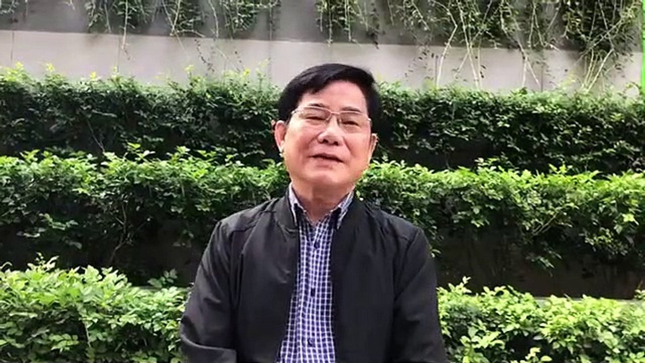 Bố Hương Tràm cũng khuyên con gái nên ở lại Mỹ năm nay vì dịch Covid-19 vẫn còn đáng sợ