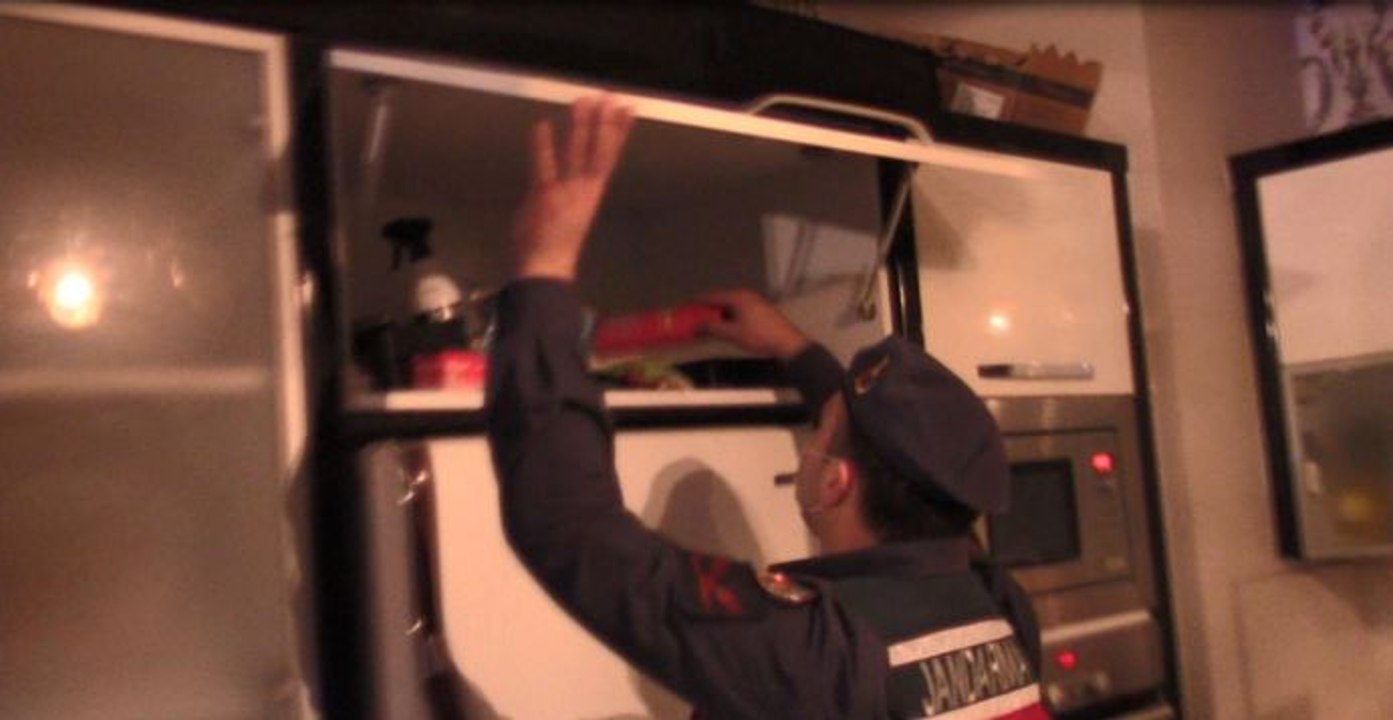 Jandarma yılbaşı partisini böyle bastı:  Yat yat yat...