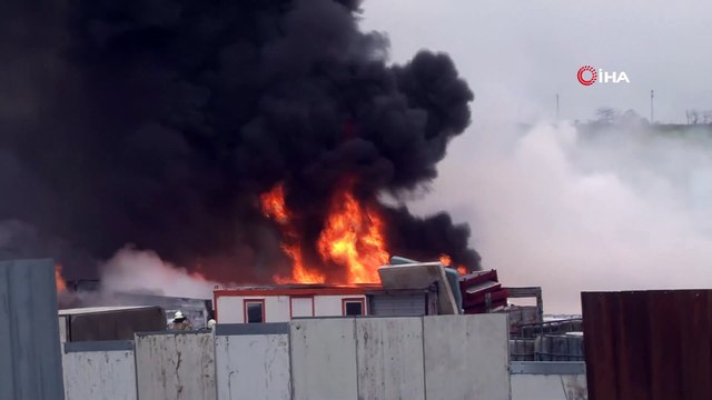 Tuzla'da fabrika bahçesinde korkutan yangın