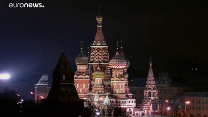 Россияне проводили "трудный год"